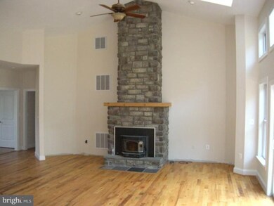 536 Timberland Manor Dr, Bentonville, VA 22610 - photo 2