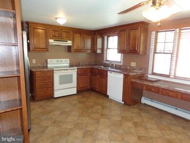 435 Giles Mill Rd, Bunker Hill, WV 25413 - photo 5