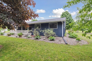 04-303-E-XY-Ave-Vicksburg-MI-49097-Windo