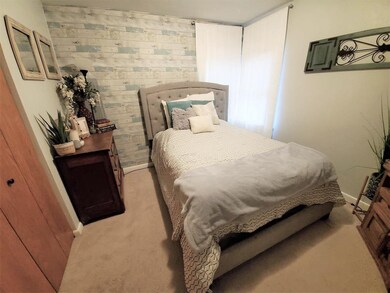 2414 W 13th St, Davenport, IA 52804 - photo 6