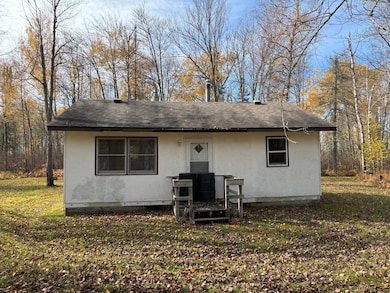 The back side of the cabin.