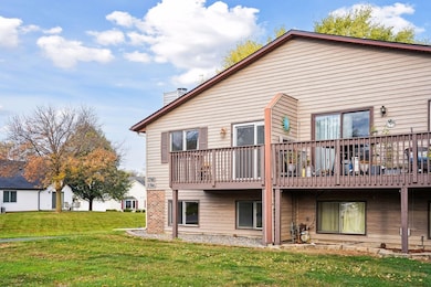 Spacious deck for outdoor entertainiung.