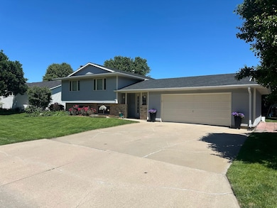 1715 W 42nd St, Kearney, NE 68845 - photo 2