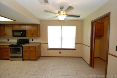 8212 E Lansing St, Broken Arrow, OK 74014 - photo 7