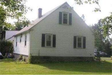 32 Spruce St, Greenfield, MA 01301 - photo 5