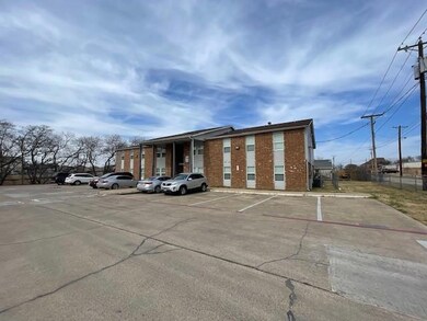 327 SE 3rd St unit 102, Grand Prairie, TX 75051 - photo 2