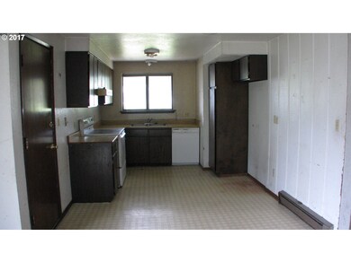 94052 Azalea Ln, Gold Beach, OR 97444 - photo 5