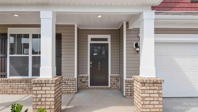 705 Fox Cove Rd, Hendersonville, NC 28792 - photo 3