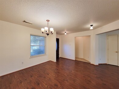 2703 Quail Run Dr, Alvin, TX 77511 - photo 5