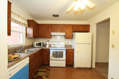 Eat-In Kitchen