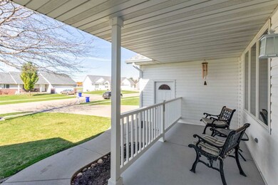 2615 31st St SW, Cedar Rapids, IA 52404 - photo 4