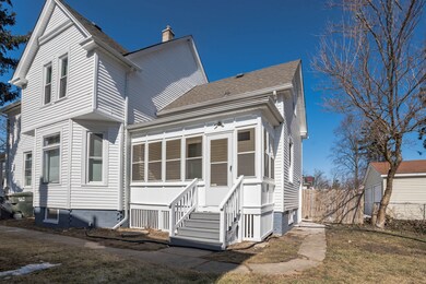 107 N Saint James St, Waukegan, IL 60085 - photo 3