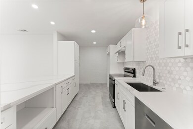 2822 Briarhurst Dr unit 44, Houston, TX 77057 - photo 2