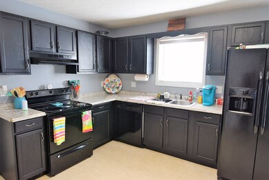 302 Pine Hill Dr, Hopkinsville, KY 42240 - photo 5