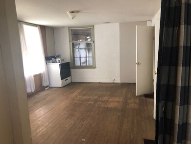 9 Walnut St, Claremont, NH 03743 - photo 4