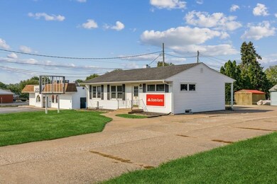 3718 N Division St, Davenport, IA 52806 - photo 2