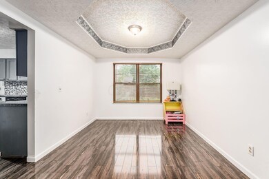 023_7b0957_W Lockland Ct-068a