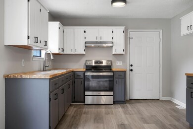 4-web-or-mls-1104 A North Chattanooga St
