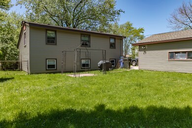 112 Pecos Cir, Carpentersville, IL 60110 - photo 3