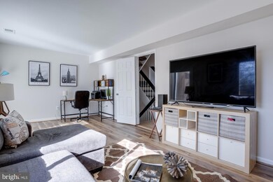 9511 Barcellona Ct, Fairfax, VA 22031 - photo 3