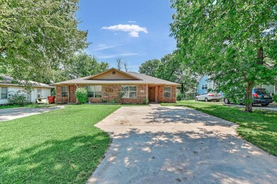 1110 N Main St, Bonham, TX 75418 - photo 2