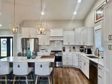 1744 Yellowstone Cir, Dickinson, ND 58601 - photo 6