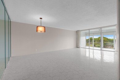 605 Oaks Dr unit 501, Pompano Beach, FL 33069 - photo 6
