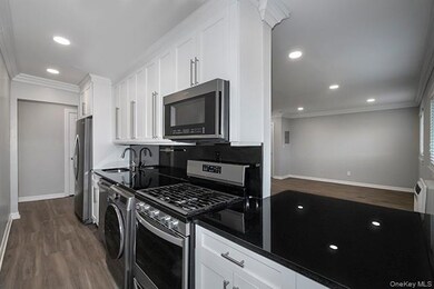 407 E Main St unit 407-5B, Bay Shore, NY 11706 - photo 2