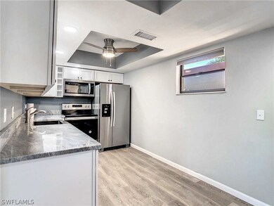 12501 Mcgregor Blvd unit 23, Fort Myers, FL 33919 - photo 2