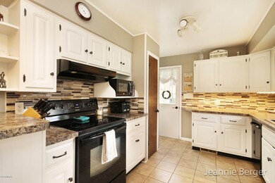 1937 Whitmore Ave NW, Grand Rapids, MI 49534 - photo 4