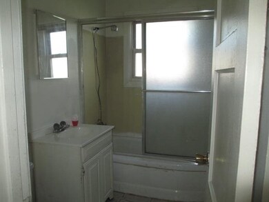 7311 N Pine St, Davenport, IA 52806 - photo 5