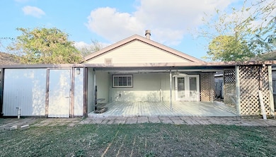 11827 Acadian Dr, Houston, TX 77099 - photo 2