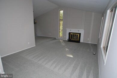 20309 Aspenwood Ln, Montgomery Village, MD 20886 - photo 5