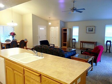 1672 SW Waterstone Dr, Grants Pass, OR 97527 - photo 4