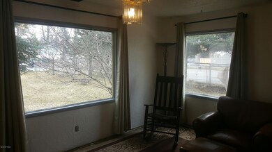 424 N Flower