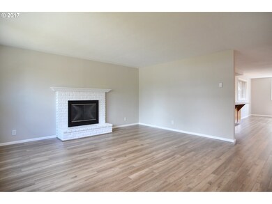2742 Cheryl St, Eugene, OR 97408 - photo 3