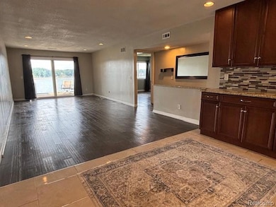 1924 Klingensmith Rd, Bloomfield Hills, MI 48302 - photo 3