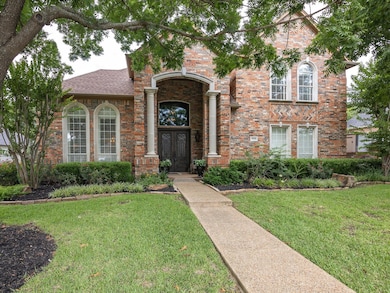 Traditional 4 BD, 4BA, 3 CAR Garage home with mani