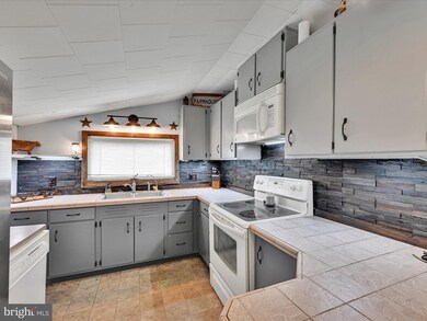 51 Penn St, Lenhartsville, PA 19534 - photo 6