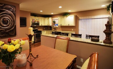 (7) Dining Room Kitchen