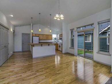 1540 NW Hemlock Ave, Redmond, OR 97756 - photo 5