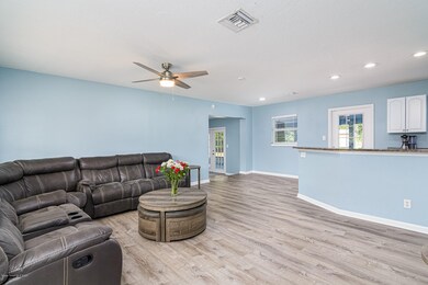 Living Area/Dining