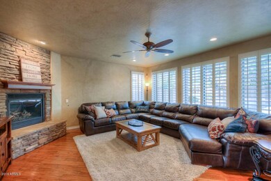 Family Room (1)-SMALL