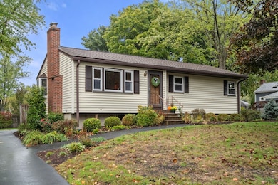 14 Buttercup Ln, Medway, MA 02053 - photo 2