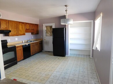 022-193505 Kitchen Area