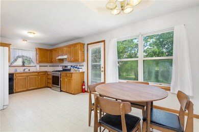 713 Canter St, Raymore, MO 64083 - photo 6