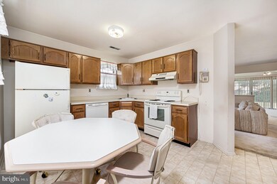 22 Knollwood Dr, Woodbury, NJ 08096 - photo 6