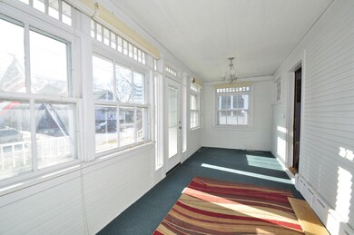 314 W Ridgeland Ave, Waukegan, IL 60085 - photo 4