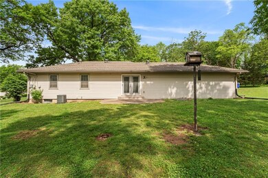 10215 W 69th St, Shawnee, KS 66203 - photo 5