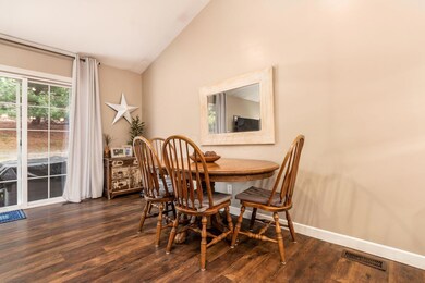 7915 East Pike Unit P - Dining area